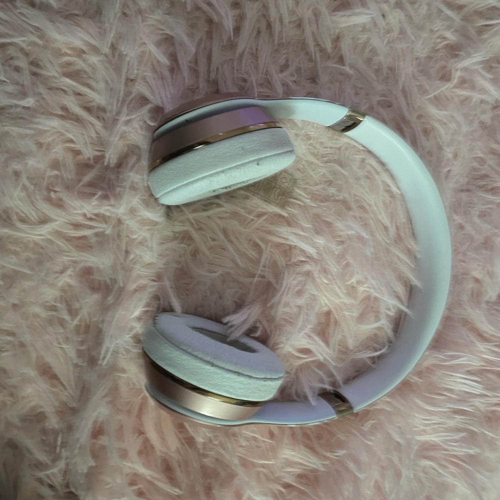 Beats by Dre White and Gold Over-Ear Headphones Sleek Design
